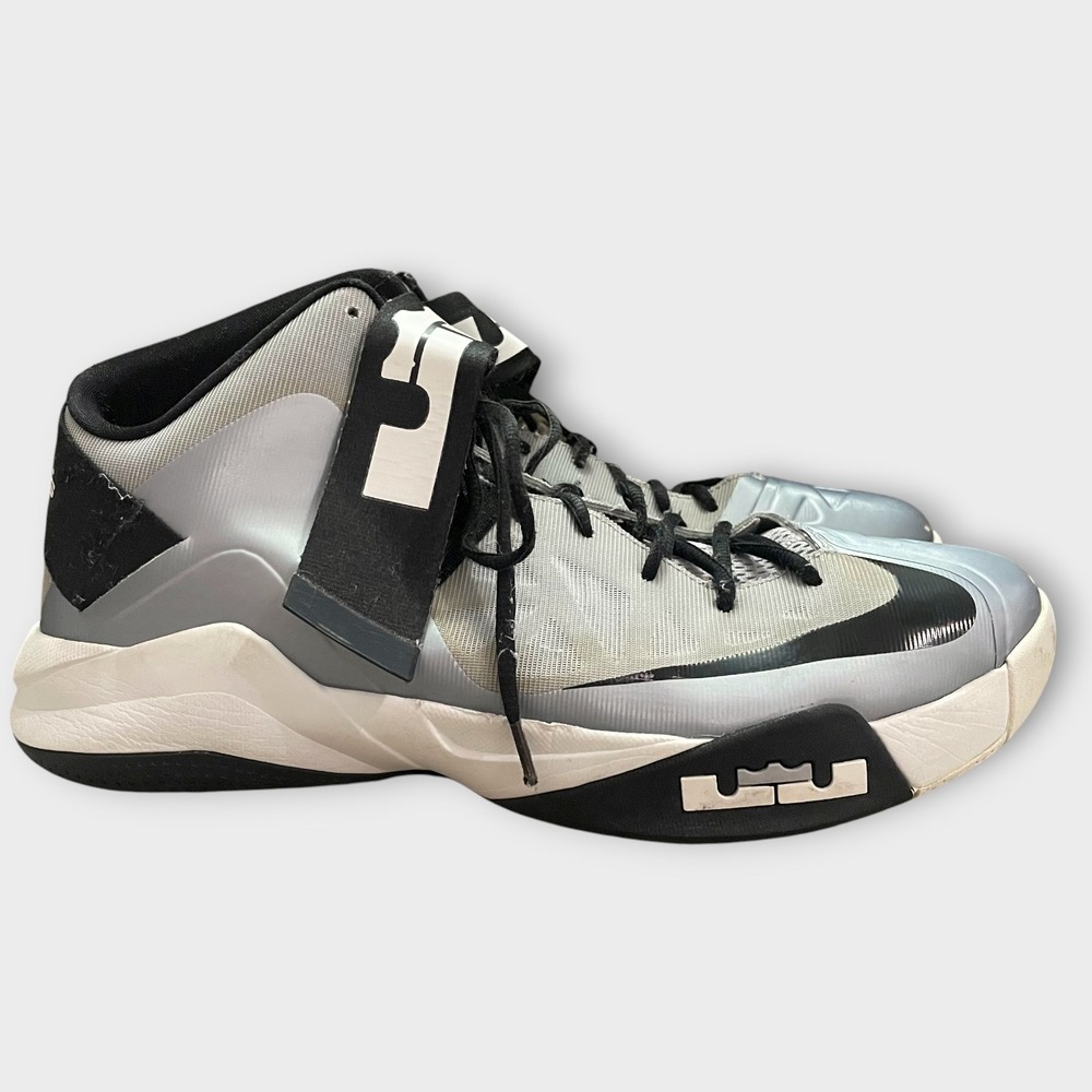 Nike LeBron Zoom Soldier 6 Mens 13 Silver Black Basketball Shoes Athlete Court